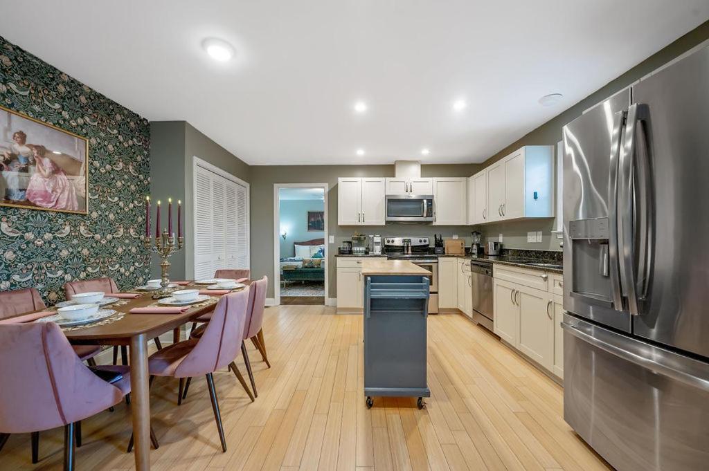 New Victorian Theme, 3Br, Lrg Backyard Close To Pnc Arena, Downtown, And Rdu Airport Raleigh Extérieur photo