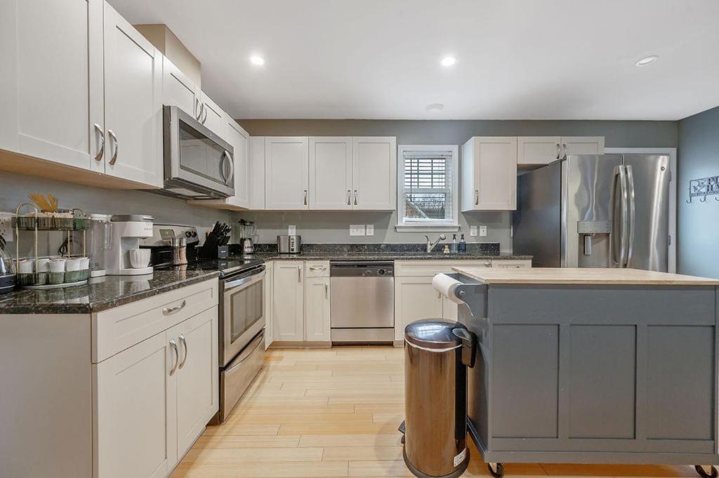 New Victorian Theme, 3Br, Lrg Backyard Close To Pnc Arena, Downtown, And Rdu Airport Raleigh Extérieur photo